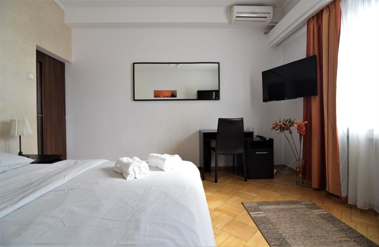 Old Town - Beautiful View Apartment บูคาเรสต์ ภายนอก รูปภาพ